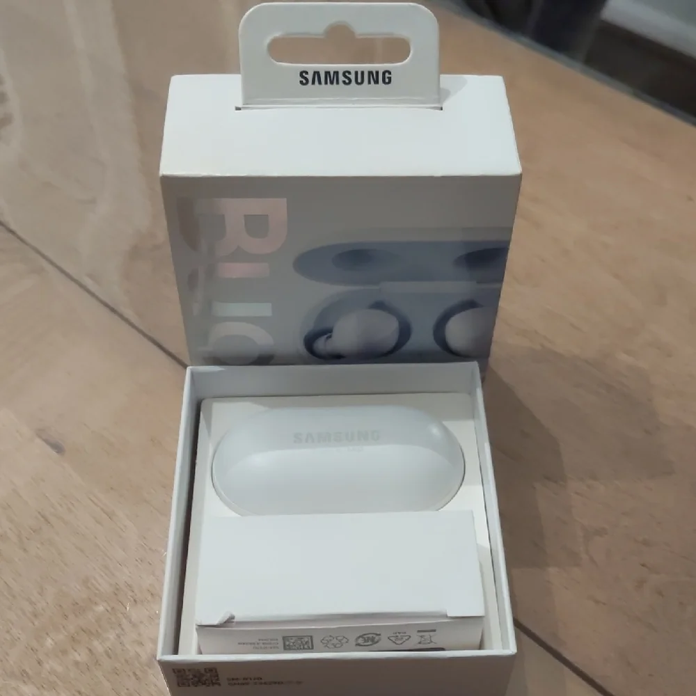 Samsung White True Wireless Earbuds